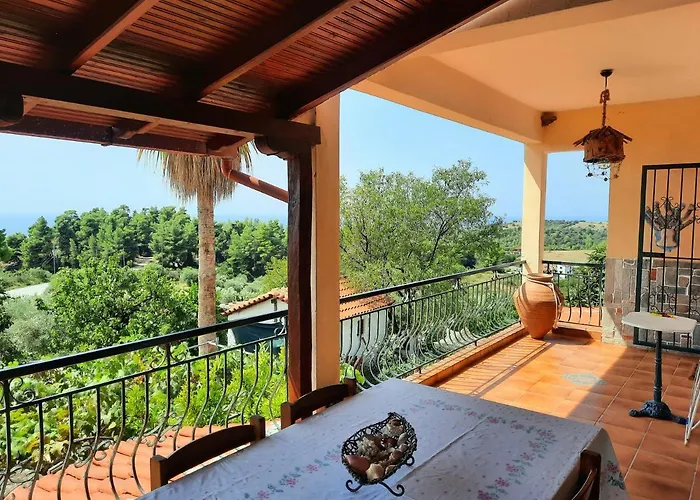 House With View 아기아 파라스케비